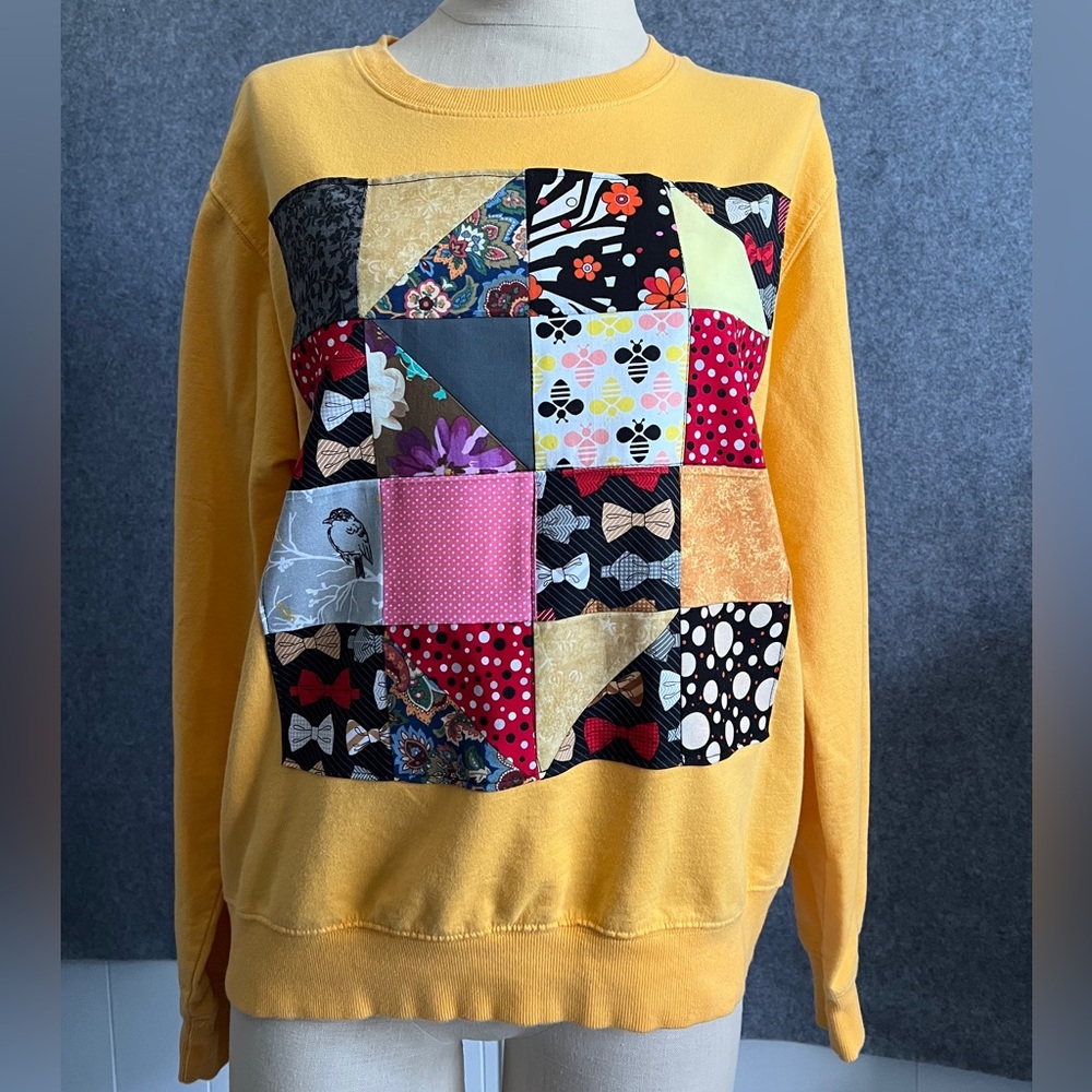 Quilty Sweatshirt! π - Picture 4 of 16